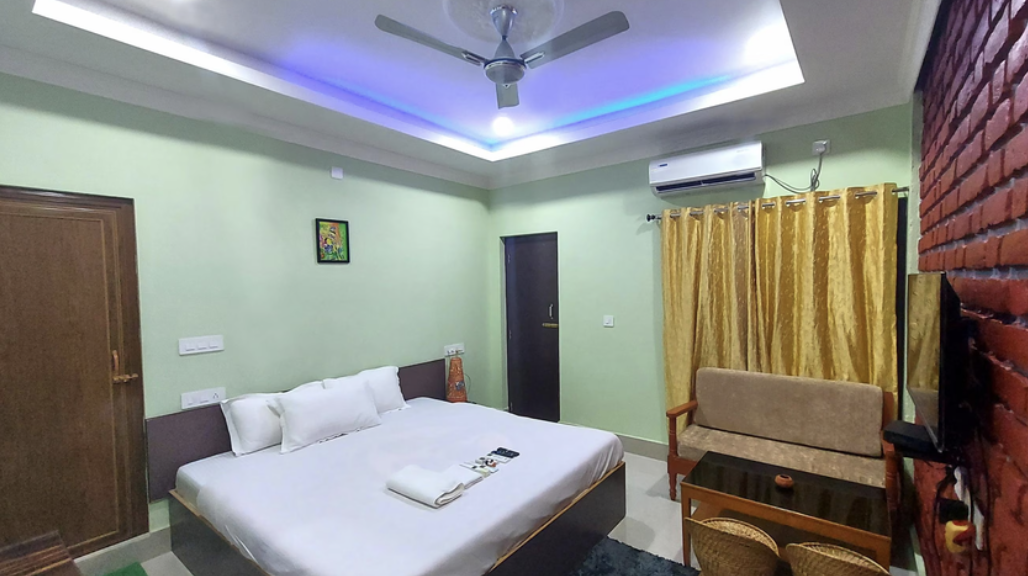 Hotel Aayes & Resort